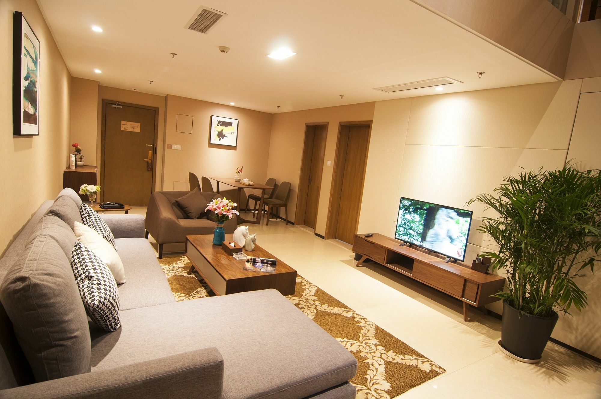 Home Plus Suite Hotel And Apartment Wu-chan Exteriér fotografie