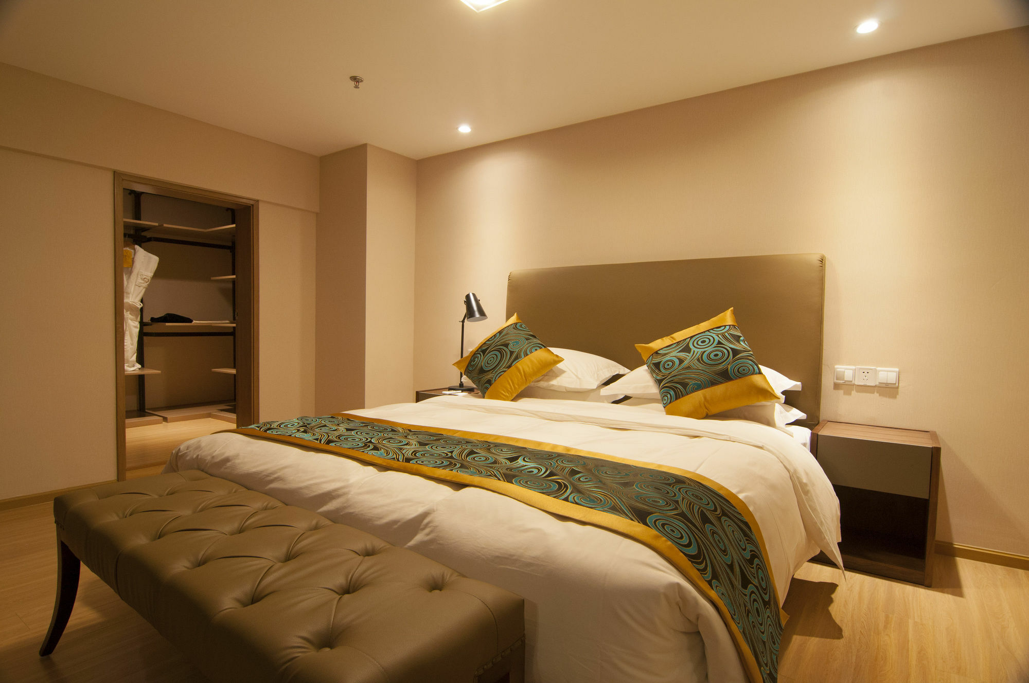 Home Plus Suite Hotel And Apartment Wu-chan Exteriér fotografie